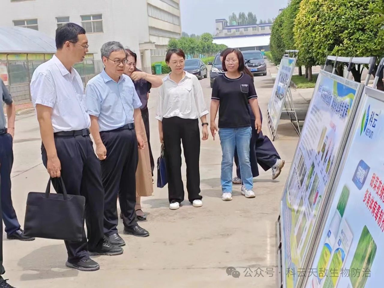 農業農村部全國農業技術推廣服務中心病蟲害防治處處長郭永旺等蒞臨我公司參觀調研